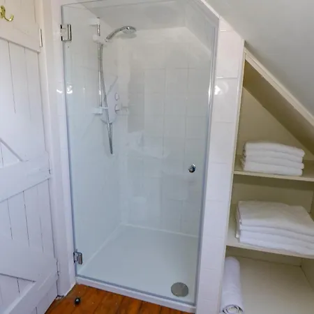 Tigh Mhicheal Phaidin * Finny