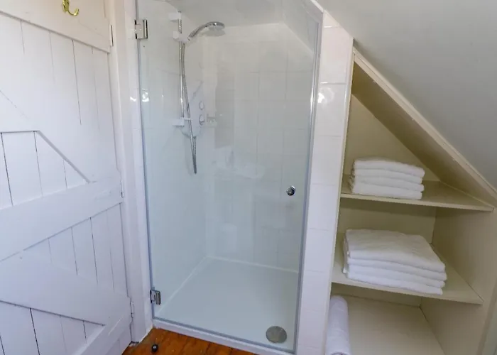 Tigh Mhicheal Phaidin * Finny